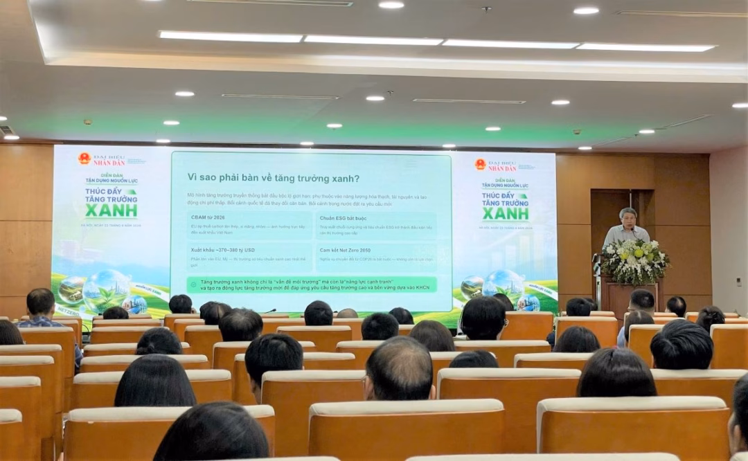 Diễn đàn “Tận dụng nguồn lực thúc đẩy tăng trưởng xanh” - nơi thảo luận về chiến lược chuyển đổi bền vững.
