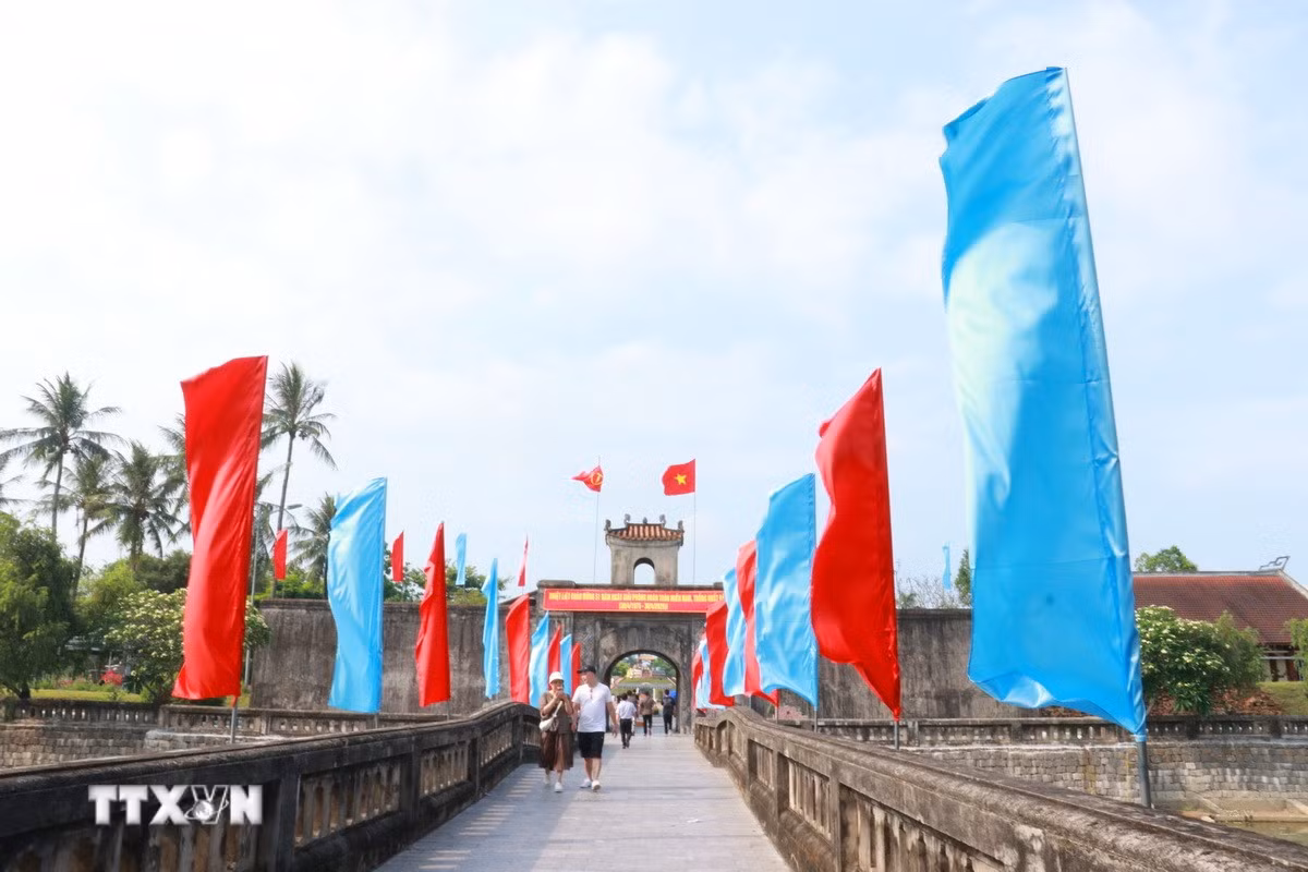 Thành cổ Quảng Trị, nơi chứng kiến tinh thần quả cảm xả thân của hàng ngàn chiến sĩ trẻ.