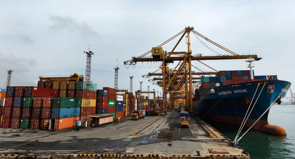 Cảng Colombo đóng vai trò huyết mạch trong chiến lược phục hồi kinh tế Sri Lanka (Ảnh: Reuters).
