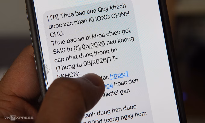 Người dùng nhận được thông báo yêu cầu xác thực chính chủ từ nhà mạng để duy trì dịch vụ. Ảnh: Lưu Quý